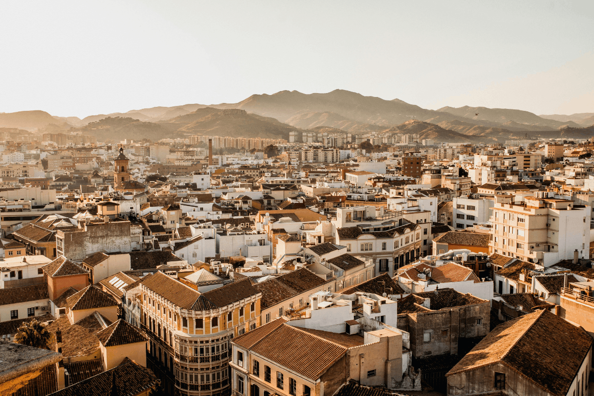COSTE DE INSTALARSE EN MÁLAGA. LO QUE PAGAS ANTES DE DESHACER LA PRIMERA CAJA