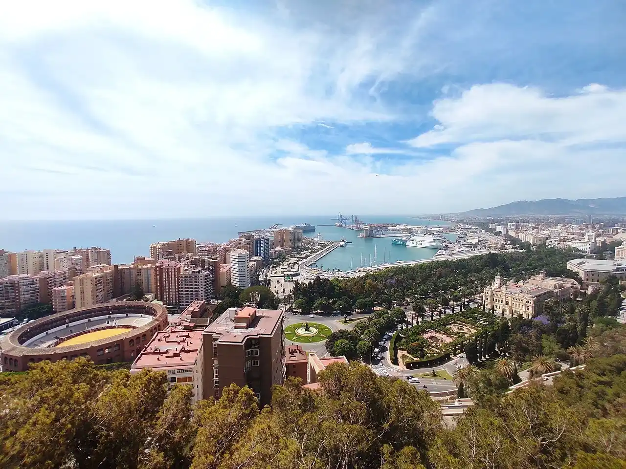 MUDANZAS EN MÁLAGA: EQUIPO DE LA SEDA CARGANDO UN TRASLADO EN LA CAPITAL